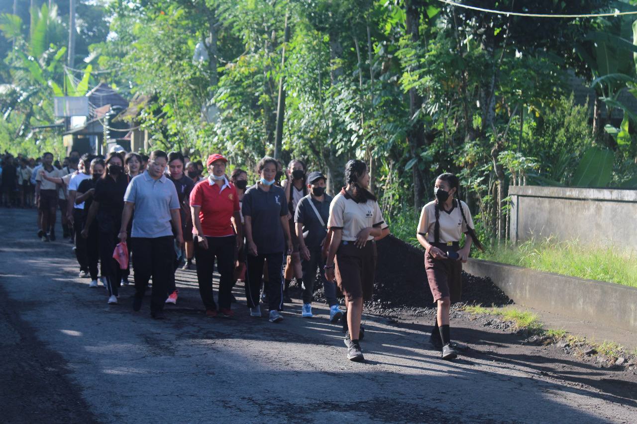 jalan santai HUT-18 DESTA